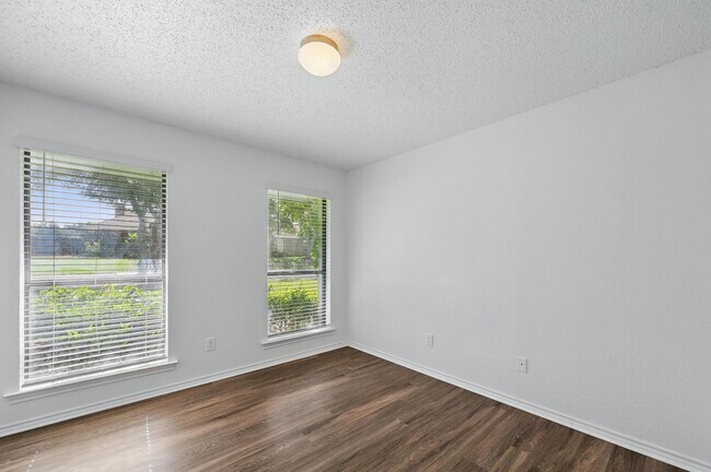 Foto del edificio - 4022 St Christopher Ln