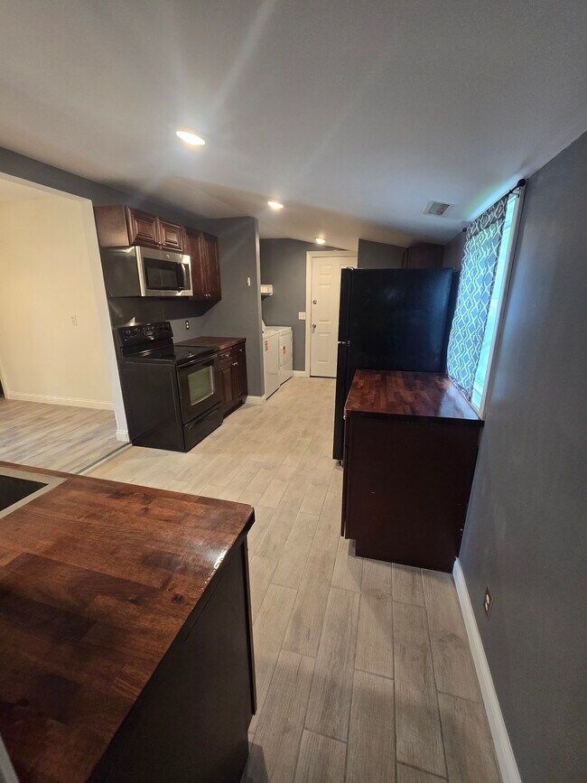 Building Photo - 3466 Virginia Dr