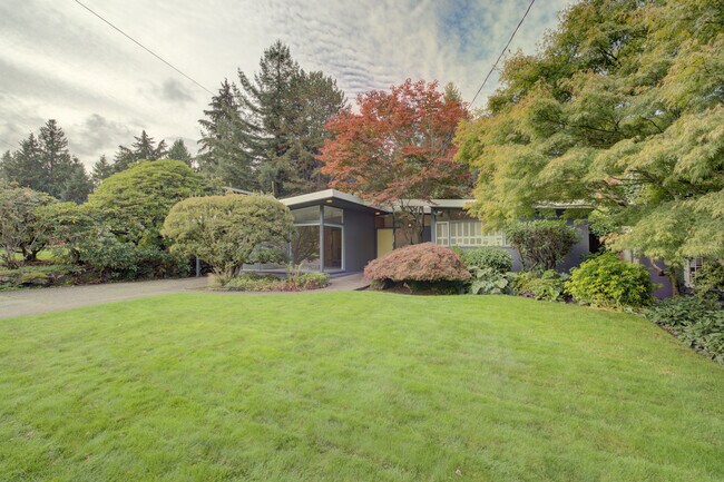 Building Photo - 8241 45th Ave NE