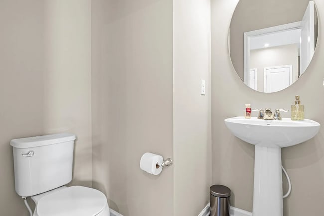 Building Photo - 801 Roselyn Dr