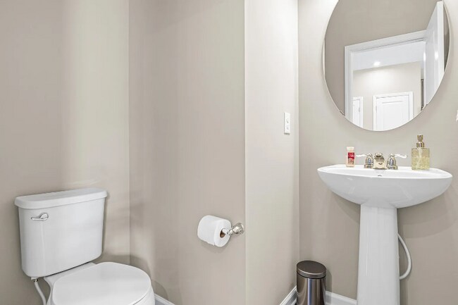 Foto del edificio - 801 Roselyn Dr