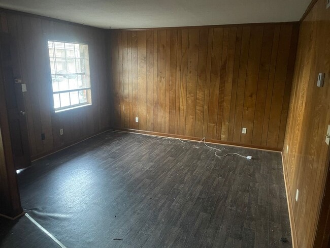 Building Photo - 1855 Green Dr NW