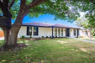 Building Photo - Gorgeous Prestonwood home with in-ground pool & large yard
