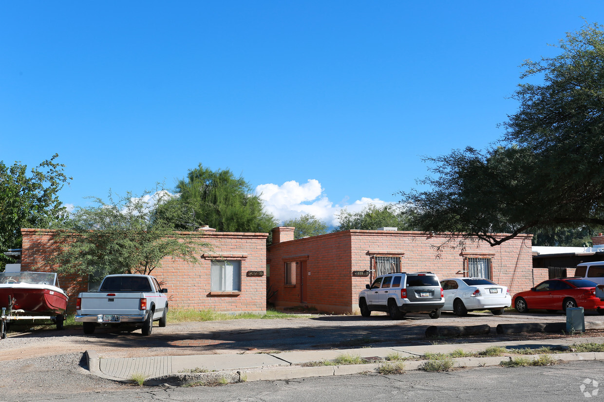 Building Photo - 4051-4057 E Lee St