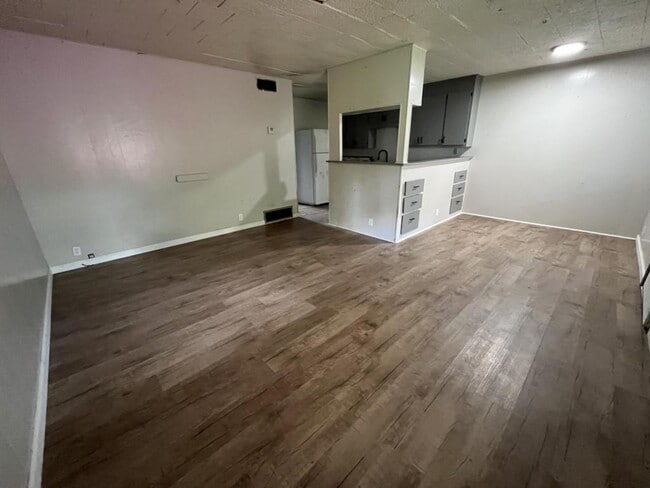 Building Photo - 507 S Connor Ave