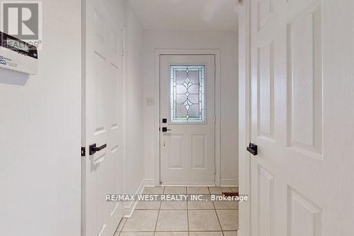 Photo du bâtiment - 56 Long Point Dr