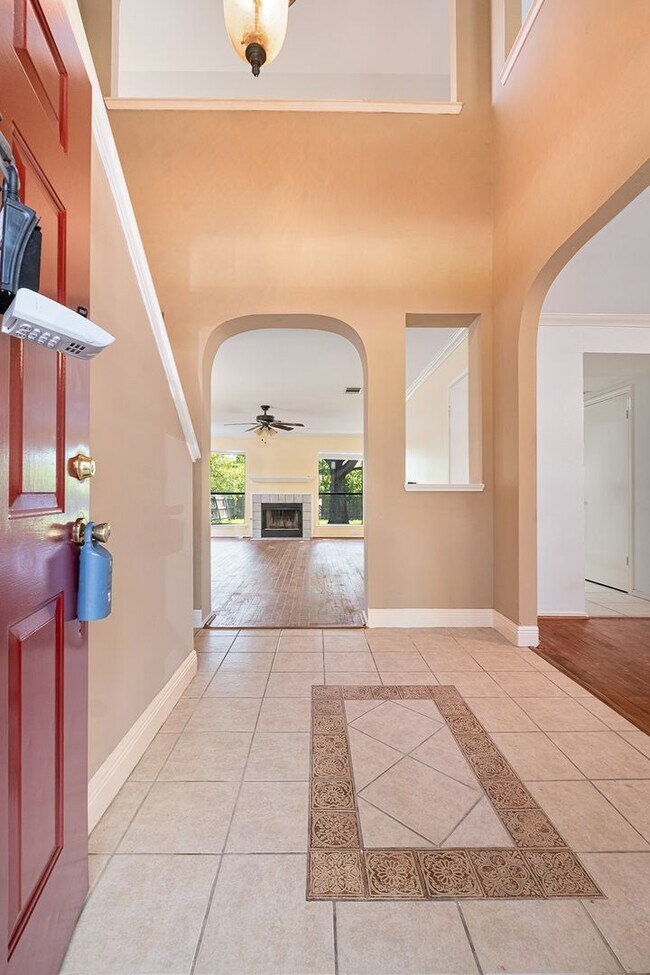Foto del edificio - Charming Home in Prime Location with Green...