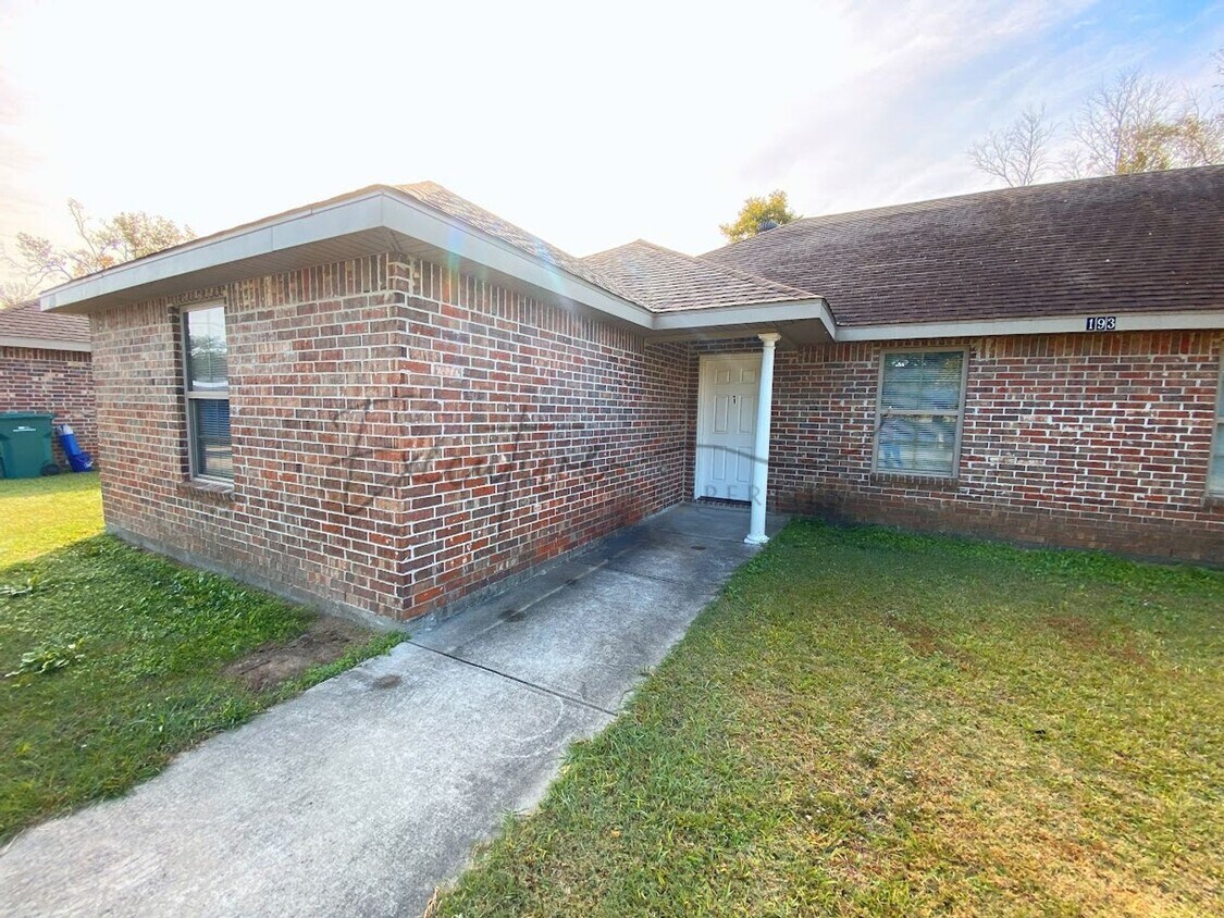 Foto principal - 193 Gilmore Rd