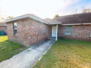 Building Photo - 193 Gilmore Rd