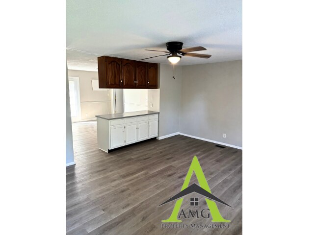 Foto del edificio - 8815 Calbert Ct