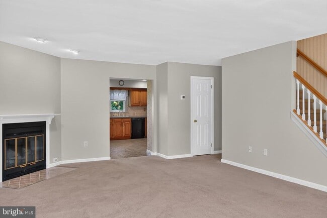 Building Photo - 562 Susan Dr