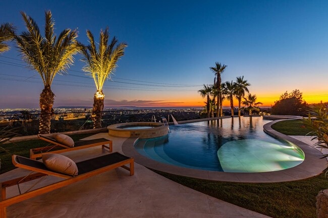 Foto del edificio - 1625 Summitridge Dr