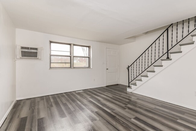 Building Photo - 6538-6552-6552 Conway Dr