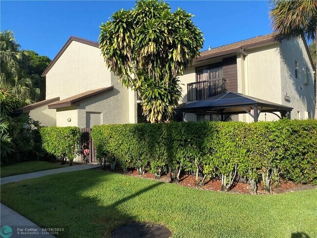 Foto del edificio - 3385 Cocoplum Cir
