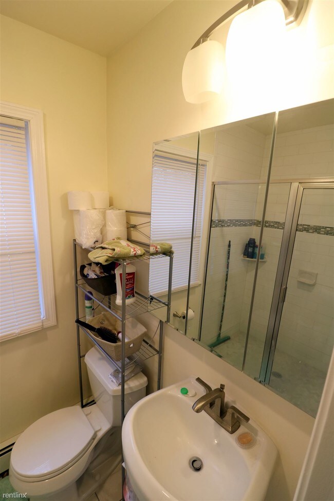 Building Photo - Studio, 1 bath  - 33 Clinton St # 1