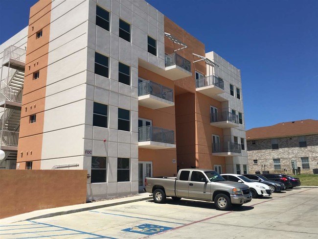 Building Photo - 502 Shiloh Dr