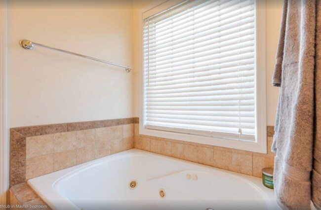 Foto del edificio - 100 Viewpointe Ln