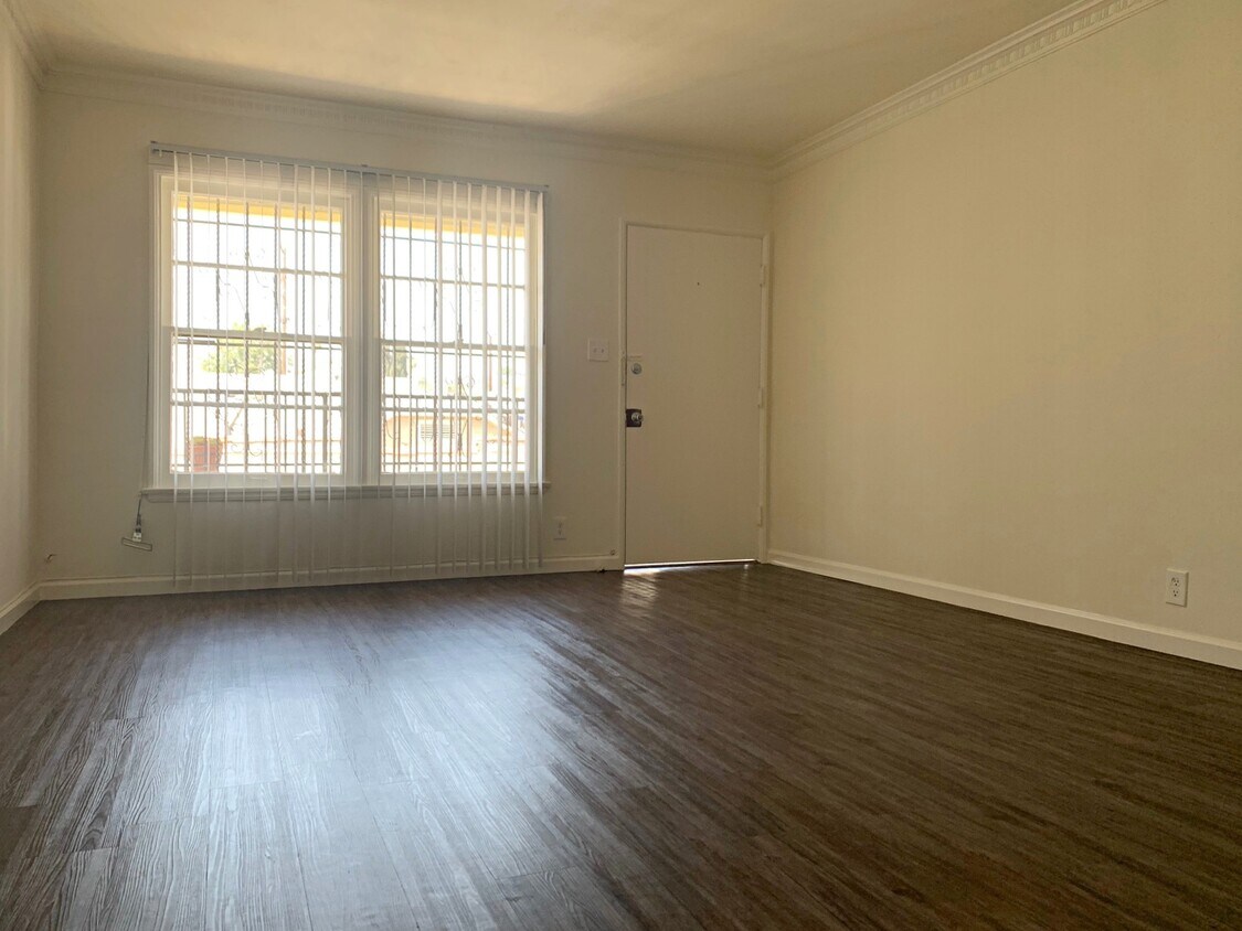 Foto principal - 1249 N Edgemont St