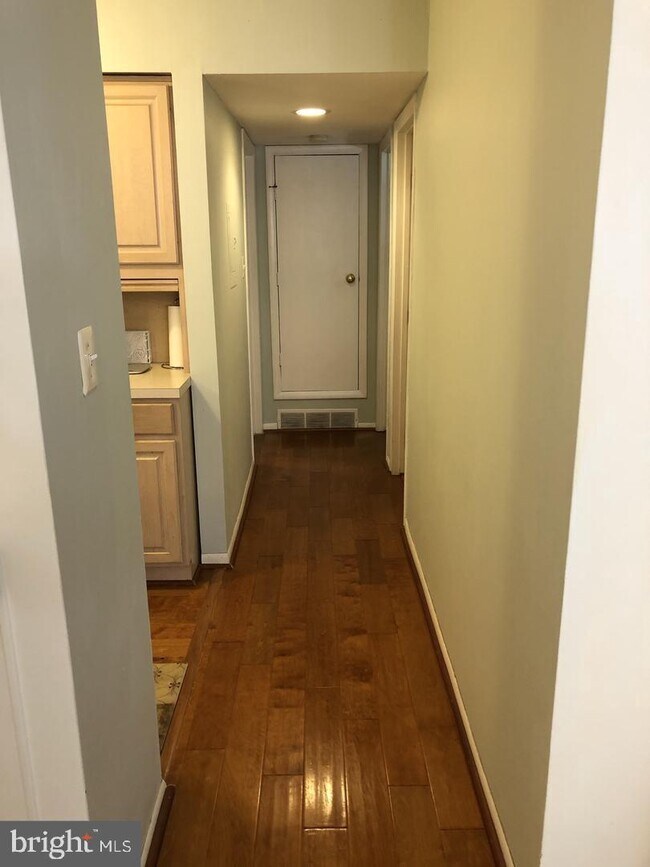Foto del edificio - 5814 Royal Ridge Dr