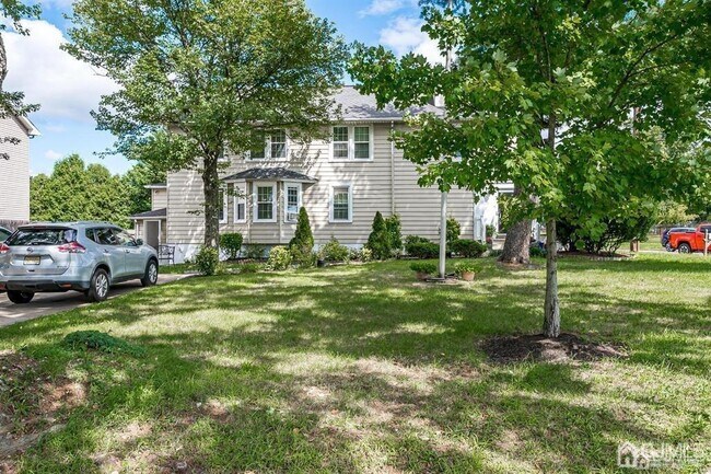 Building Photo - 2757 Woodbridge Ave