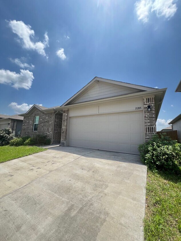 Primary Photo - Classic Three Bedroom Two Bath Home in a G...
