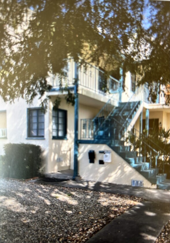 Foto principal - 1031 E Glenoaks Blvd