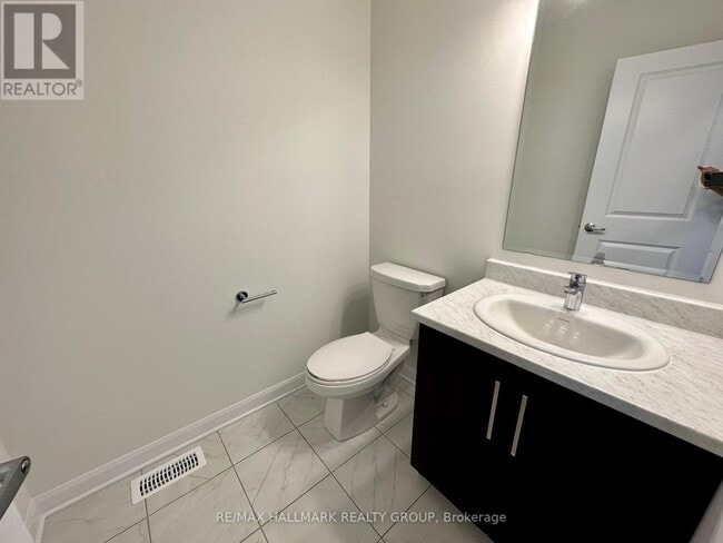 Building Photo - 588 Lilith St