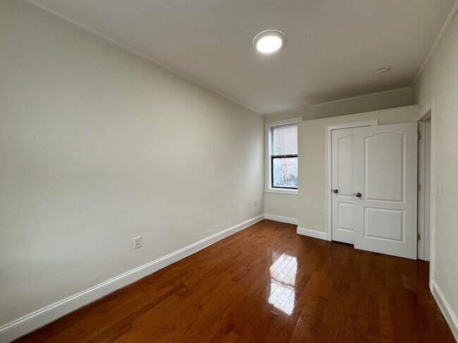 Building Photo - 6099-6001 Hudson Ave