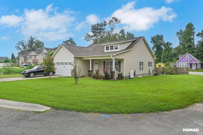 Foto del edificio - Charming 3BR House in Leland
