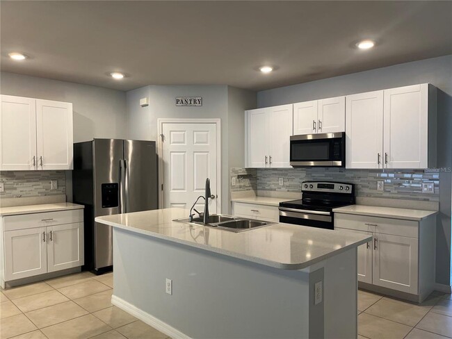 Building Photo - 3702 Lookout Ln