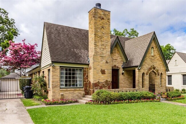 Building Photo - 5604 Martel Ave