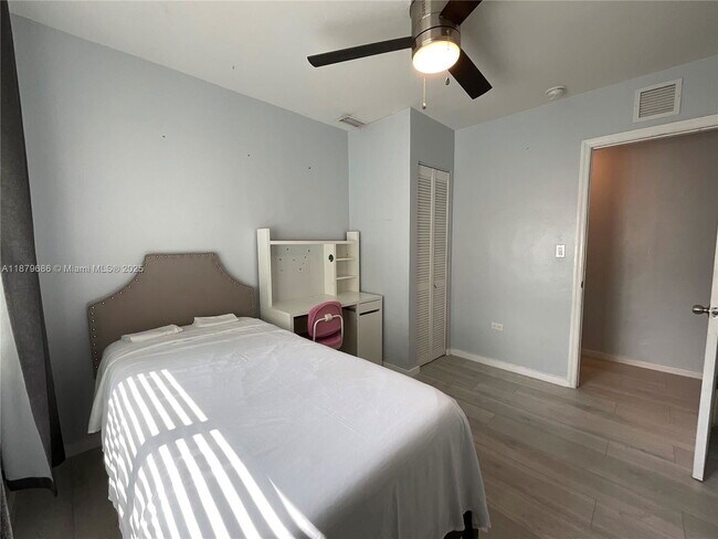 Foto del edificio - 385 NW 129th St