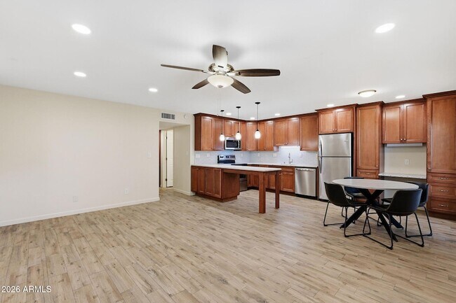 Foto del edificio - 5525 E Thomas Rd