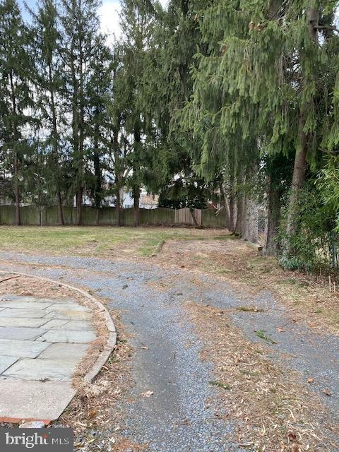 Foto del edificio - 36-B-36 Cranbury Rd