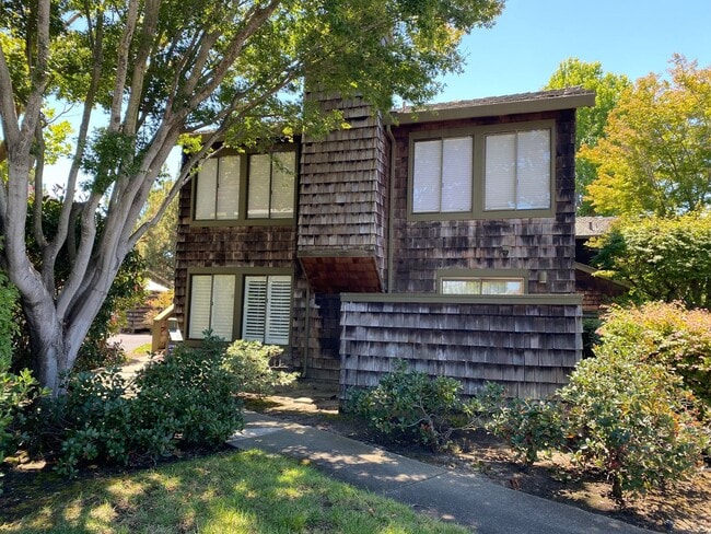 Building Photo - 2750 Sea View Pkwy
