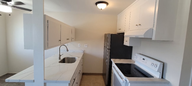 Building Photo - 1830 10th Ave