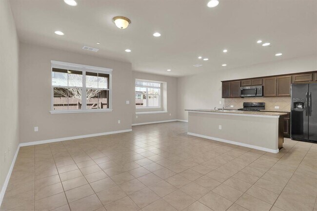 Building Photo - 2880 Donnell Dr