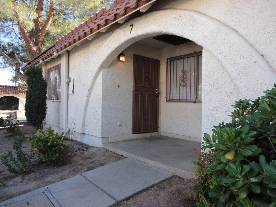 Primary Photo - 824 Mantis Way