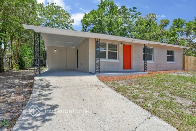 Building Photo - 1504 Pine Lake Rd