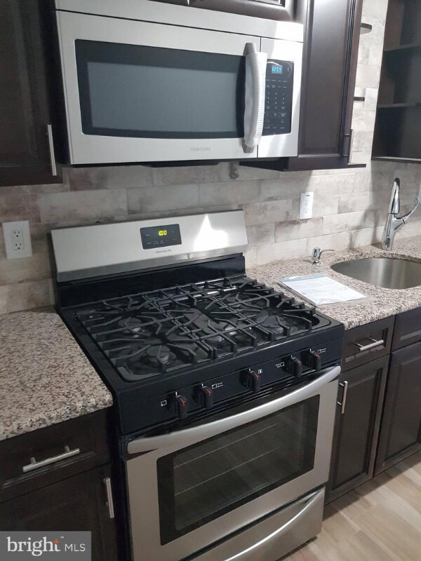 Foto del edificio - 719 Rhawn St