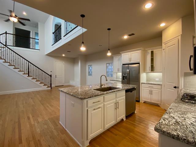 Primary Photo - 412 Loma Alta Dr