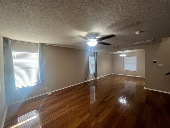 Building Photo - 510 Donalan Dr