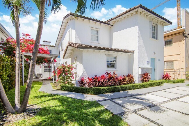 Foto del edificio - 6966 Byron Ave
