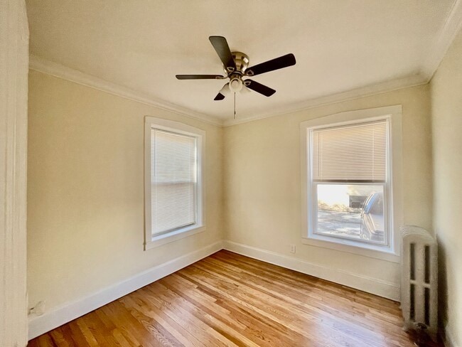 Building Photo - 2536 W Thorndale Ave