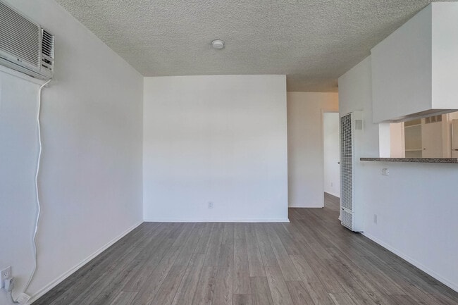 Foto del edificio - 5256 Craner Ave