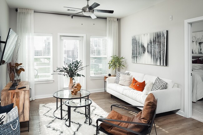 Building Photo - Vantage Point Apartments - Carriage House