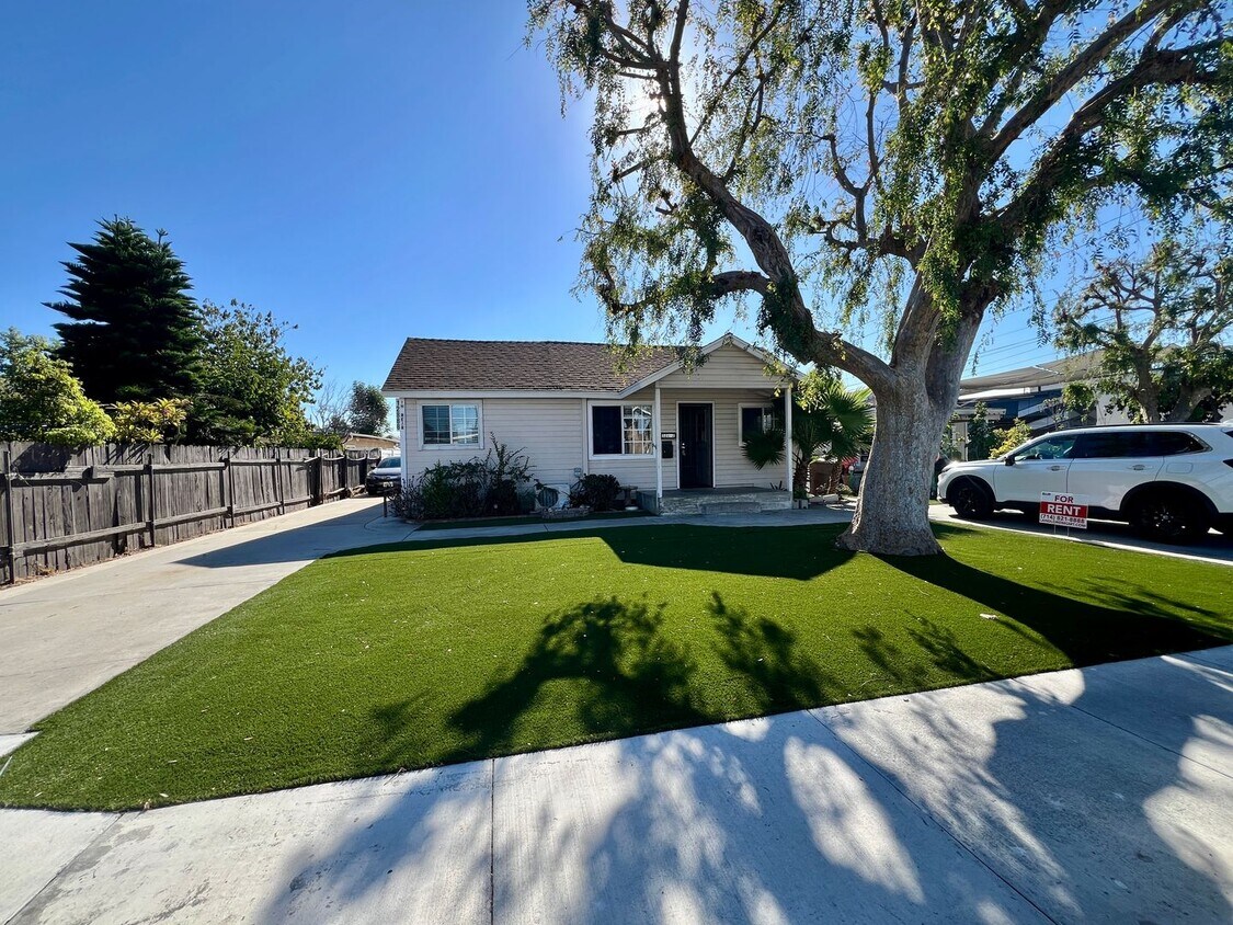 Photo - 12888, 12892 & 12902 Louise St.