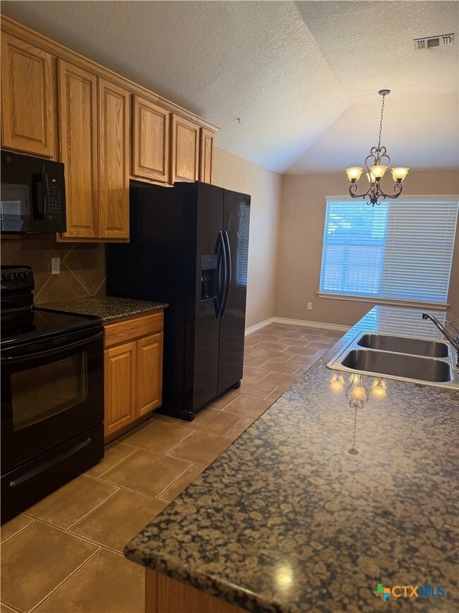 Building Photo - 3021 Pine Valley Dr