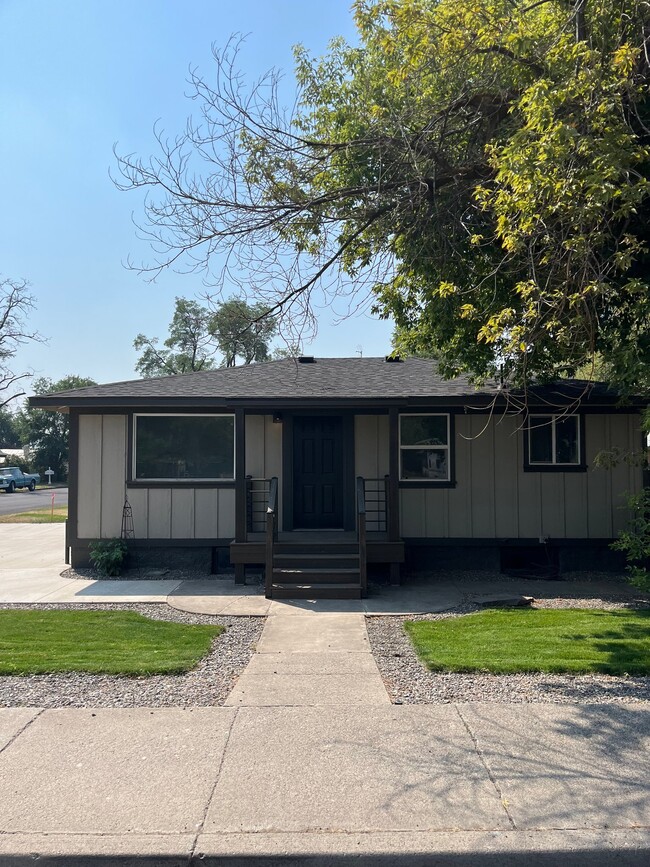 Building Photo - 306 W Antler Ave