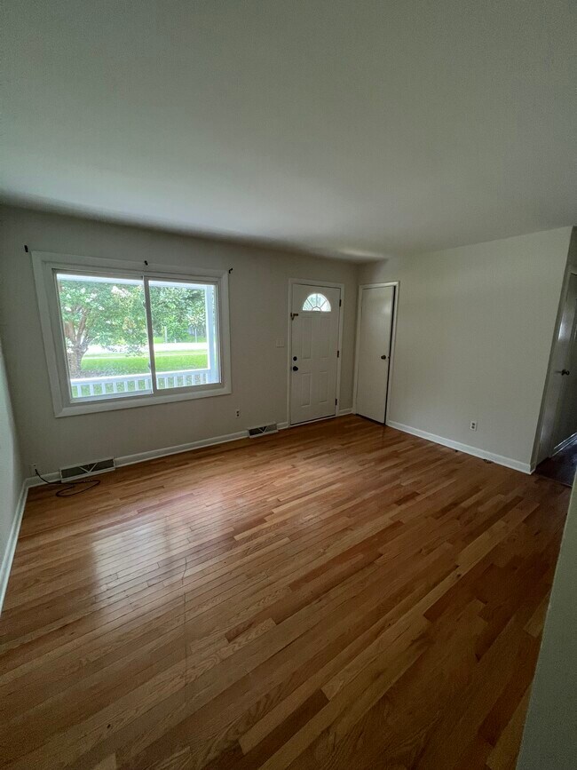 Foto del edificio - 3525 Middle Sound Loop Rd